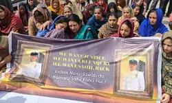 लापता जवान के परिवार ने किया विरोध प्रदर्शन- बोले हमारा साहिल कहां है लापता जवान के परिवार ने किया विरोध प्रदर्शन- बोले हमारा साहिल कहां है