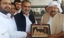 सिसौली पहुंचे केंद्रीय मंत्री ने नरेश टिकट से मांगा आशीर्वाद सिसौली पहुंचे केंद्रीय मंत्री ने नरेश टिकट से मांगा आशीर्वाद