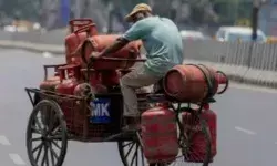 महिला दिवस पर पीएम का चुनावी तोहफा- गैस सिलेंडर के दाम किये कम महिला दिवस पर पीएम का चुनावी तोहफा- गैस सिलेंडर के दाम किये कम