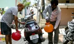 खबरदार- अगर पानी से कार धोई और बगीचे में दिया पानी तो देना होगा.... खबरदार- अगर पानी से कार धोई और बगीचे में दिया पानी तो देना होगा....
