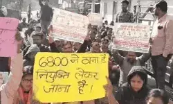 शिक्षक अभ्यर्थियों का डिप्टी सीएम आवास पर नारेबाजी व प्रदर्शन शिक्षक अभ्यर्थियों का डिप्टी सीएम आवास पर नारेबाजी व प्रदर्शन