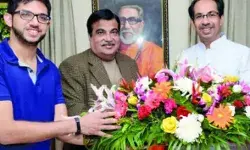 उद्धव ठाकरे का नितिन गडकरी को MVA से इलेक्शन लड़ने का ऑफर उद्धव ठाकरे का नितिन गडकरी को MVA से इलेक्शन लड़ने का ऑफर