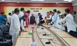 कांग्रेस को बड़ा झटका- थोक के भाव नेताओं ने छोड़ा पार्टी का हाथ कांग्रेस को बड़ा झटका- थोक के भाव नेताओं ने छोड़ा पार्टी का हाथ
