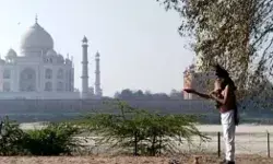 बाबा का ताजमहल के सामने तांडव- जलाभिषेक कर की आरती एवं पूजा बाबा का ताजमहल के सामने तांडव- जलाभिषेक कर की आरती एवं पूजा