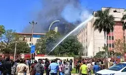 मंत्रालय की पुरानी बिल्डिंग में लगी आग- कागजात हुए खाक- पांच.... मंत्रालय की पुरानी बिल्डिंग में लगी आग- कागजात हुए खाक- पांच....