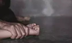 रूहानी इलाज के लिए दरगाह पर पहुंची युवती से रेप- मौलाना गिरफ्तार रूहानी इलाज के लिए दरगाह पर पहुंची युवती से रेप- मौलाना गिरफ्तार