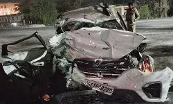 कार और ट्रक के बीच हुई जोरदार टक्कर - 6 लोगों की दर्दनाक मौत कार और ट्रक के बीच हुई जोरदार टक्कर - 6 लोगों की दर्दनाक मौत