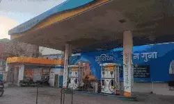 वैट घटाने की डिमांड- हडताल कर किए पेट्रोल पंप बंद- पब्लिक हुई परेशान