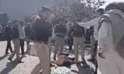 ढाबे पर दारू कारोबारी को दिनदहाड़े गोलियों से भूना- मौके पर ही मौत ढाबे पर दारू कारोबारी को दिनदहाड़े गोलियों से भूना- मौके पर ही मौत