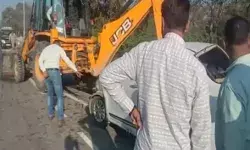 रामलला के दर्शन करके लौट रहे श्रद्धालुओं की कार ट्रक में घुसी- पांच... रामलला के दर्शन करके लौट रहे श्रद्धालुओं की कार ट्रक में घुसी- पांच...