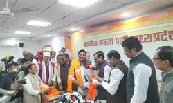 कांग्रेस विधायक रहे चौबे भाजपा में हुए शामिल कांग्रेस विधायक रहे चौबे भाजपा में हुए शामिल