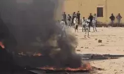 फाइटर प्लेन क्रैश- हॉस्टल में जाकर घुसा- धमाके से दहला पूरा इलाका फाइटर प्लेन क्रैश- हॉस्टल में जाकर घुसा- धमाके से दहला पूरा इलाका