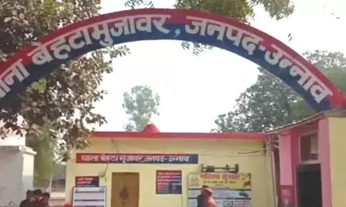 गर्लफ्रेंड के हाथ में किसी के नाम की अंगूठी देख भड़के प्रेमी ने काटा पंजा