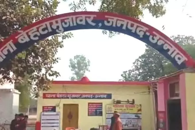 गर्लफ्रेंड के हाथ में किसी के नाम की अंगूठी देख भड़के प्रेमी ने काटा पंजा