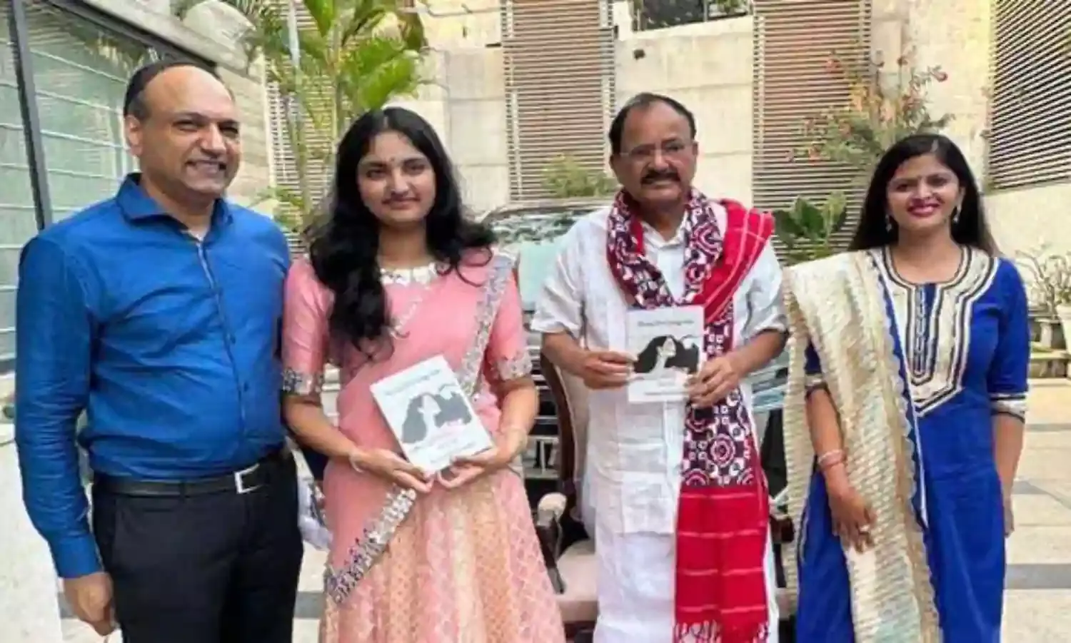 वेंकैया ने म्यूजिंग ऑफ ए टीनएज गर्ल पुस्तक का किया विमोचन
