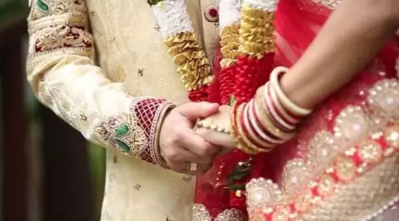 दूल्हे की अश्लीलता ने बिगाड़ी बात- बिना दुल्हन बैरंग लौटी बारात दूल्हे की अश्लीलता ने बिगाड़ी बात- बिना दुल्हन बैरंग लौटी बारात