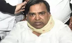 सपा सरकार में पावरफुल मंत्री रहे गायत्री प्रजापति के घर पर ED का छापा