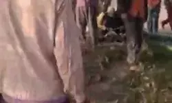 पिकअप ने स्कूली बच्चों से भरी ई रिक्शा में मारी टक्कर- छात्रा समेत 2..