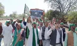 पुलिस की अक्लमंदी पर फेरा पानी- खुद ही बस चलाकर दिल्ली गए किसान पुलिस की अक्लमंदी पर फेरा पानी- खुद ही बस चलाकर दिल्ली गए किसान