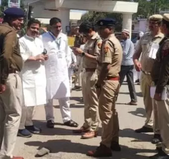 इंद्रलोक में कड़ी सुरक्षा के बीच मस्जिद के भीतर ही पढ़ी गई नमाज इंद्रलोक में कड़ी सुरक्षा के बीच मस्जिद के भीतर ही पढ़ी गई नमाज