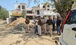 MLC आवास में युवक का मर्डर- हाथ पैर बांधकर क्वार्टर में टांगा MLC आवास में युवक का मर्डर- हाथ पैर बांधकर क्वार्टर में टांगा