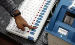 बस एक दिन का इंतजार- फिर बजेगी लोकसभा चुनाव की डुगडुगी बस एक दिन का इंतजार- फिर बजेगी लोकसभा चुनाव की डुगडुगी