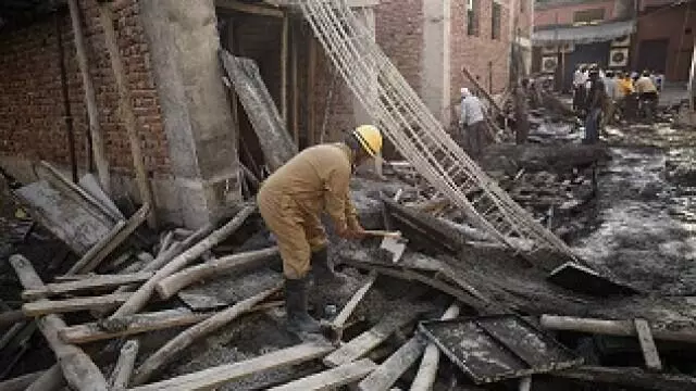 निर्माणाधीन इमारत की छत गिरने से मजदूरों की हुई मौत