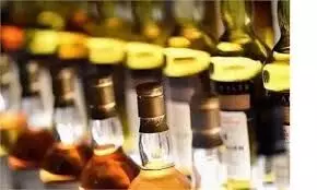 पुलिस ने जब्त की भारी मात्रा में विदेशी शराब