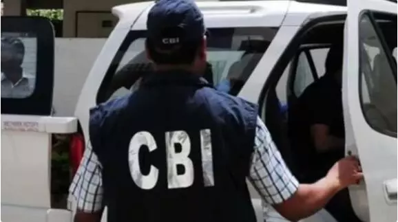 घूस ले रहे आयकर अधिकारी समेत CBI ने दो को दबोचा- रिश्वत नहीं...