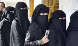 मुसलमानों की चुनाव आयोग से गुहार- जुम्मे के दिन नहीं कराई जाए वोटिंग मुसलमानों की चुनाव आयोग से गुहार- जुम्मे के दिन नहीं कराई जाए वोटिंग