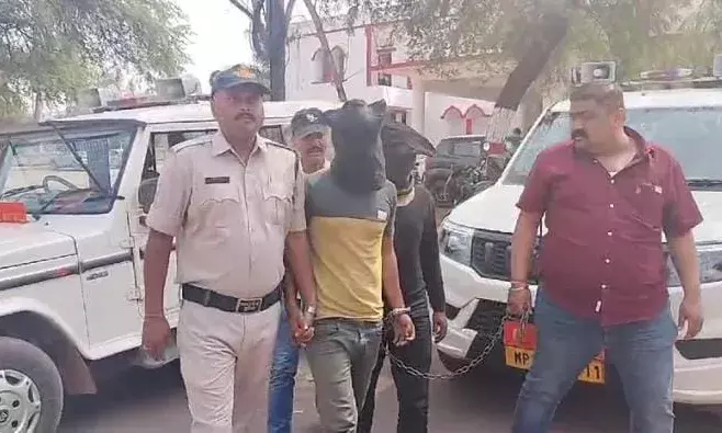 दिनदहाड़े हुई लूट का खुलासा- लूट की रकम के साथ दो बदमाश अरेस्ट