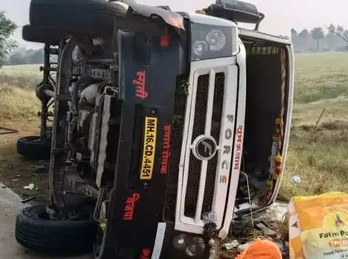 रामलला के दर्शन करके लौट रहे श्रद्धालुओं से भरी बस पलटी- तीन गंभीर