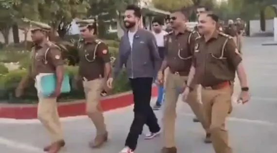 सांपों के जहर के सौदागर एल्विस की रात कटेगी जेल में- जमानत पर..
