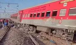 फिर हुआ रेल हादसा- UP जा रही ट्रेन मालगाड़ी से टकराकर ट्रैक से उतरी फिर हुआ रेल हादसा- UP जा रही ट्रेन मालगाड़ी से टकराकर ट्रैक से उतरी