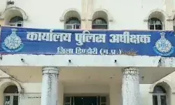 कारोबारी से दिनदहाड़े फिल्मी स्टाइल में लूट-ले गए करोड़ों का सोना चांदी कारोबारी से दिनदहाड़े फिल्मी स्टाइल में लूट-ले गए करोड़ों का सोना चांदी