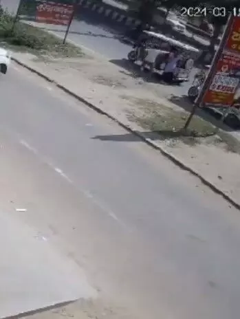 राजधानी में दिनदहाड़े चेन लूट- ई रिक्शा से उतरी महिला से चेन स्नेचिंग राजधानी में दिनदहाड़े चेन लूट- ई रिक्शा से उतरी महिला से चेन स्नेचिंग