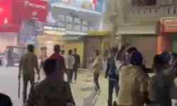 शुरू हुआ खून खराबा- मंत्रियों के सामने कार्यकर्ताओं में बरसे ईंट पत्थर