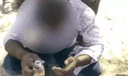 महिला भागने की सजा- आधा सिर किया गंजा- फिर पिलाया पेशाब महिला भागने की सजा- आधा सिर किया गंजा- फिर पिलाया पेशाब