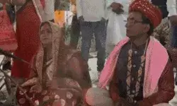 लोकसभा टिकट के लिए रचाया ब्याह- 16 साल छोटी लड़की से की शादी लोकसभा टिकट के लिए रचाया ब्याह- 16 साल छोटी लड़की से की शादी