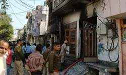 शॉर्ट सर्किट् से मकान में लगी आग- सामान हुआ खाक- मकान मालिक गंभीर शॉर्ट सर्किट् से मकान में लगी आग- सामान हुआ खाक- मकान मालिक गंभीर