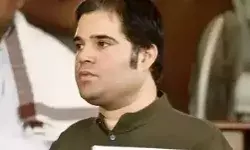 वरुण गांधी चुनाव मैदान में ठोकेंगे ताल- निजी सचिव ने खरीदा नामांकन वरुण गांधी चुनाव मैदान में ठोकेंगे ताल- निजी सचिव ने खरीदा नामांकन