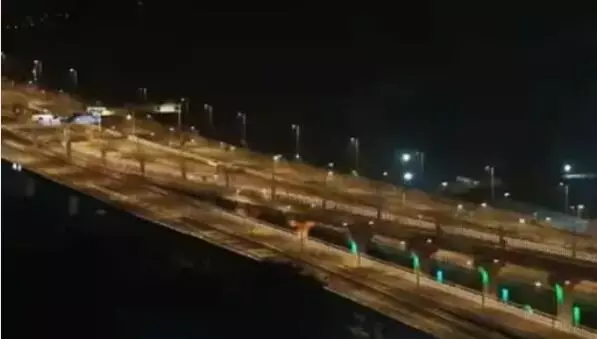 अटल सेतु से महिला डॉक्टर ने समंदर में लगे छलांग- शव नहीं लगा हाथ अटल सेतु से महिला डॉक्टर ने समंदर में लगे छलांग- शव नहीं लगा हाथ