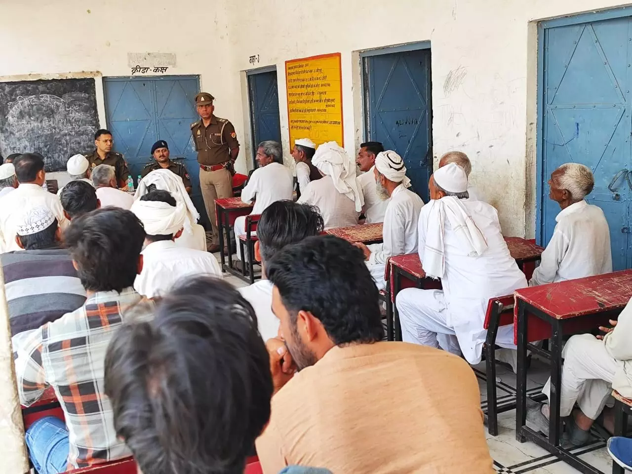 संभ्रांत व्यक्तियों व धर्मगुरुओं के साथ मीटिंग- की गयी सहयोग करने की अपील