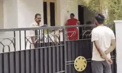 पूर्व मंत्री के आवास पर प्रवर्तन निदेशालय का छापा- मचा हड़कंप पूर्व मंत्री के आवास पर प्रवर्तन निदेशालय का छापा- मचा हड़कंप