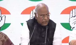 चुनाव के वक्त प्रमुख विपक्षी दल के बैंक खाते सील करना लोकतंत्र पर हमला चुनाव के वक्त प्रमुख विपक्षी दल के बैंक खाते सील करना लोकतंत्र पर हमला