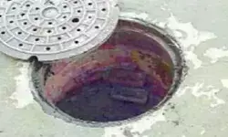 लापरवाही ले गई दो लोगों की जान- 15 फीट गहरे सीवर में गिरे तीन लोग लापरवाही ले गई दो लोगों की जान- 15 फीट गहरे सीवर में गिरे तीन लोग