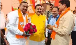 नेता प्रतिपक्ष रहे अजय सिंह के समर्थकों ने छोड़ा कांग्रेस का हाथ नेता प्रतिपक्ष रहे अजय सिंह के समर्थकों ने छोड़ा कांग्रेस का हाथ