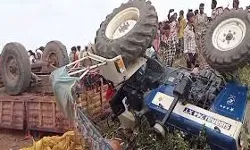 ट्रैक्टर ट्राली पलट ने से मासूम बच्चे समेत दो की मौत, दर्जनों लोग घायल ट्रैक्टर ट्राली पलट ने से मासूम बच्चे समेत दो की मौत, दर्जनों लोग घायल