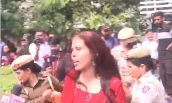 दिल्ली की मंत्री आतिशी एवं मंत्री सौरभ भारद्वाज हिरासत में लिए गए