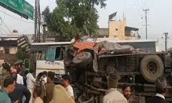 रोडवेज की जनरथ एवं ट्रक में भीषण टक्कर-ट्रक ड्राइवर को कड़ी मशक्कत...